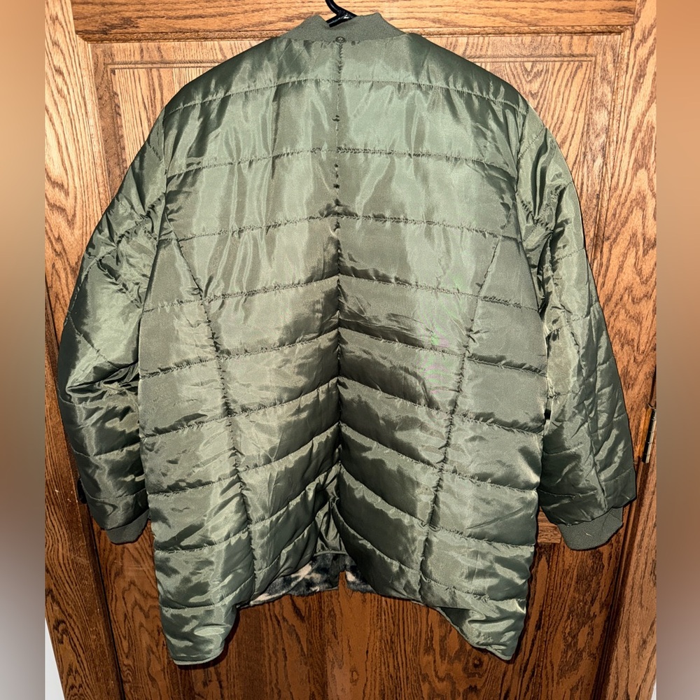 Torrid women’s Olive Green Puffer Jacket - Picture 2 of 4